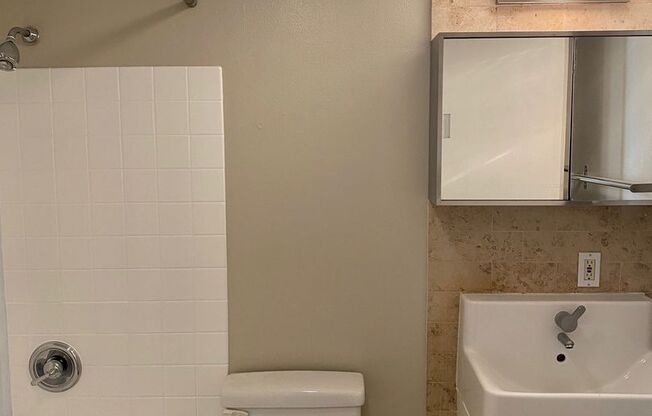 1 bed, 1 bath, 646 sqft, $1,425, Unit 204