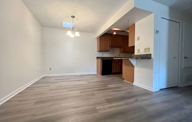 Audubon Park ~ Newly Renovated 1/1 Condo with Lakefront Amenities!
