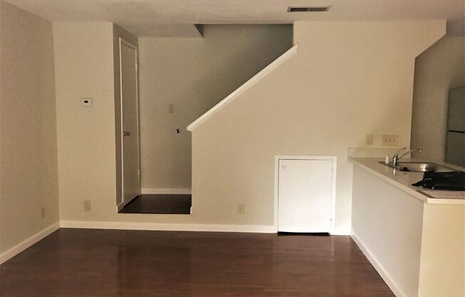 $2290 2 BR - 920 S.F. GORGEOUS TOWNHOUSE IN IRVINGTON-CENTRAL FREMONT