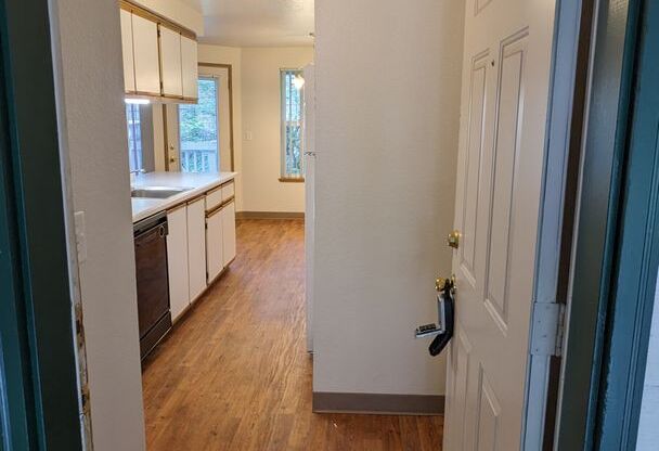 1 bed, 1 bath, 650 sqft, $1,225, Unit 4048
