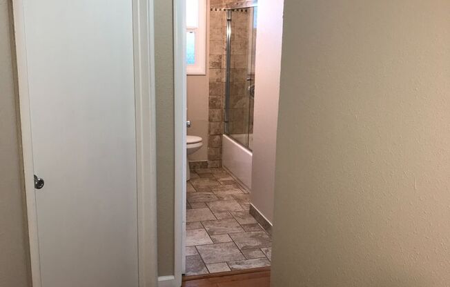 2 beds, 1 bath, $2,700