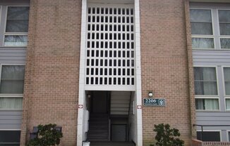 Wonderful 2 BR/1.5BA Condo in Silver Spring!