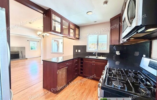 2130 MONTVALE PL W