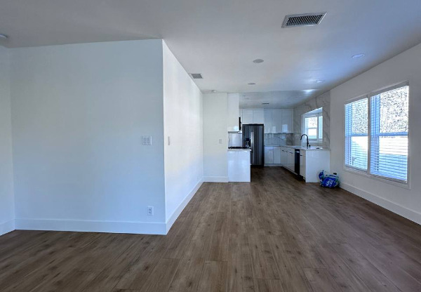 2735 W 94 ST