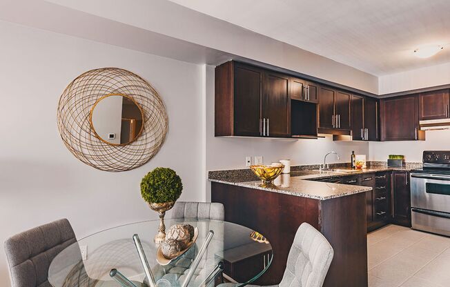 1 bed, 1 bath, 640 sqft, $835, Unit 2402-7