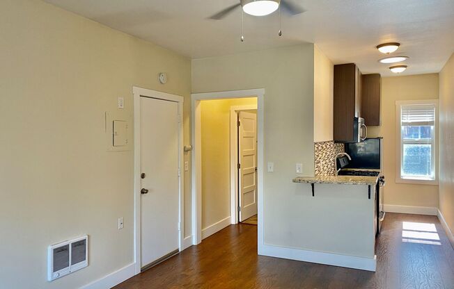 Studio, 1 bath, 264 sqft, $950, Unit 10