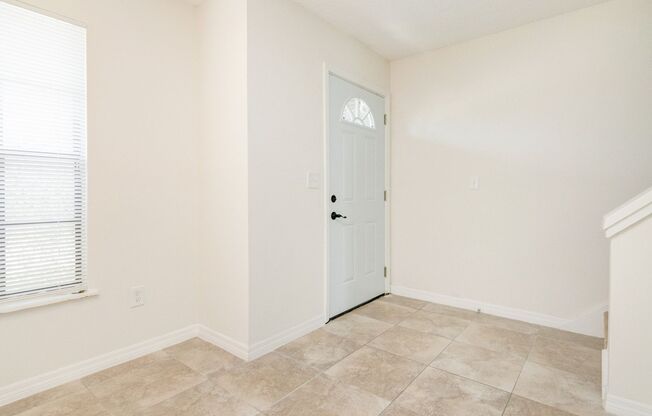 Beautiful 2BR/1.5BA Townhome for rent Near Lake Baldwin!