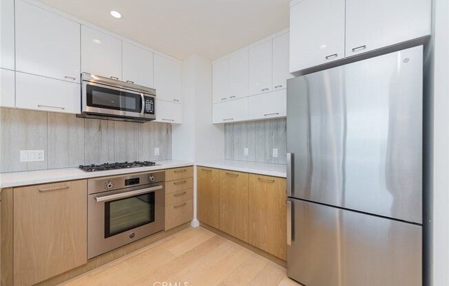 1 bed, 1 bath, 711 sqft, $2,800, Unit 1414