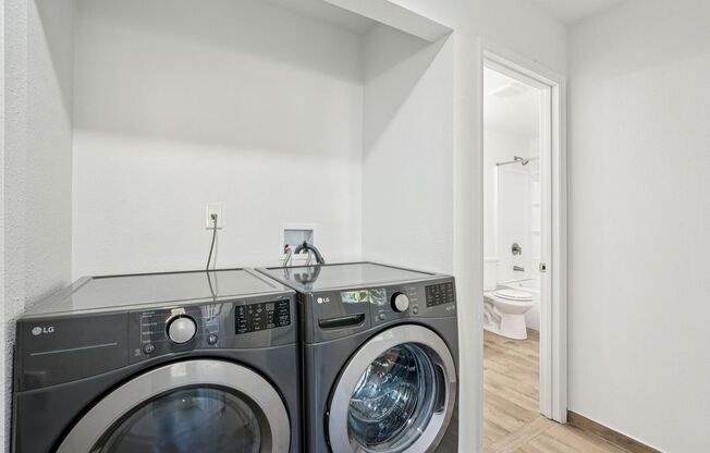 2 beds, 1 bath, 1,014 sqft, $2,135, Unit 98