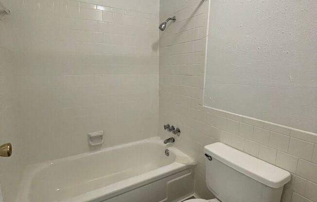 1 bed, 1 bath, 710 sqft, $960, Unit 122