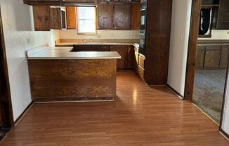 2 beds, 1 bath, $895