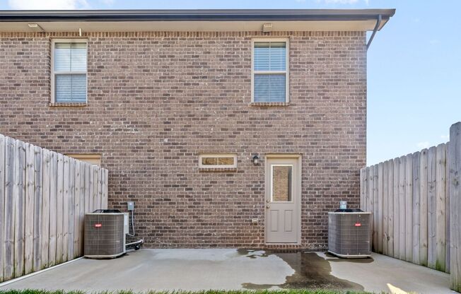 3 beds, 3 baths, $1,425, Unit # 201
