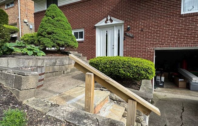 Spacious Split Level in Baldwin for Rent- Hardwood floors and Garage!