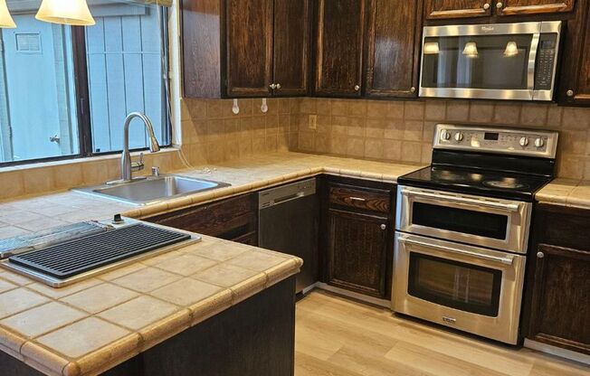 MOVE IN SPECIAL OFFERED Newly Remodeled 3 Bedroom 2.5 Bath Townhouse