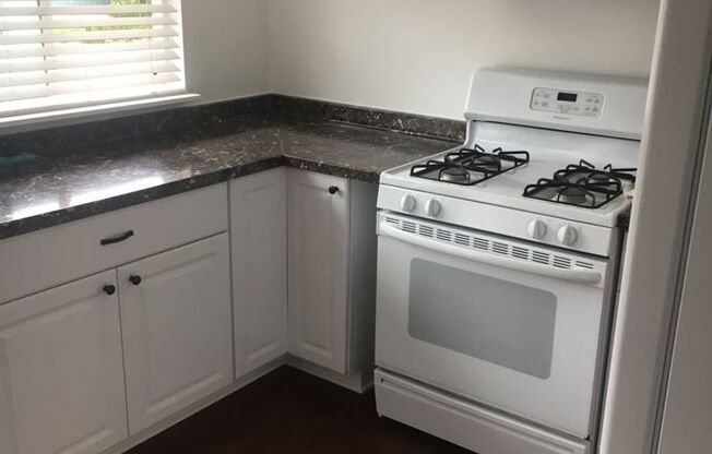 Small Ventura Foothills studio apartment - Utilities included $1600