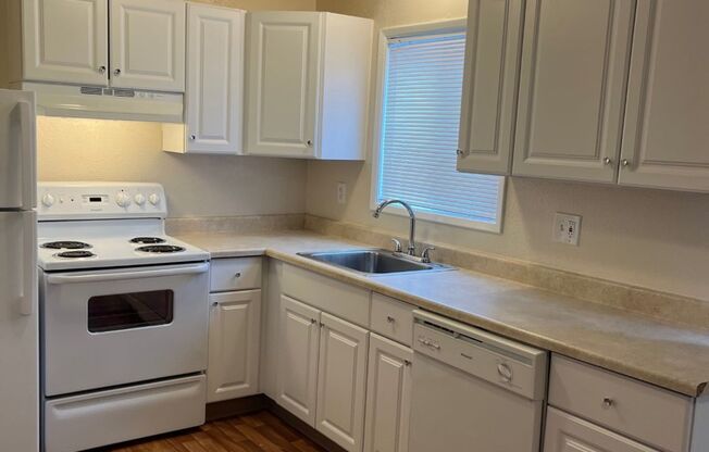 Somerset Townhomes & Apartments