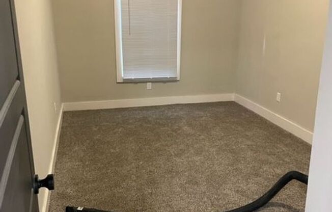 3 beds, 1 bath, 1,000 sqft, $1,175, Unit 1262-2
