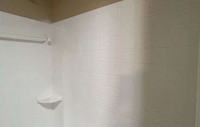 2 beds, 1 bath, $1,450, Unit Unit 325