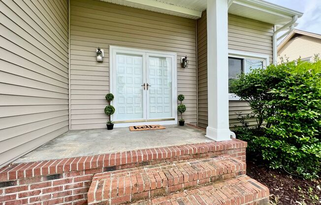 Beautiful 4 bedroom home with updated kitchen! Quartz Counter Tops & Stainless Steel Appliances!