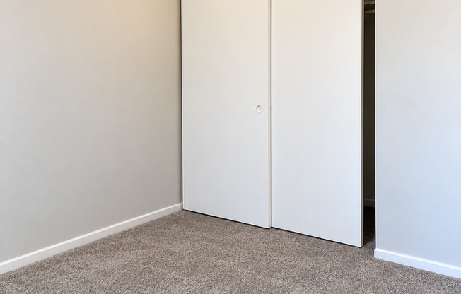 2 beds, 2 baths, $2,100, Unit 31