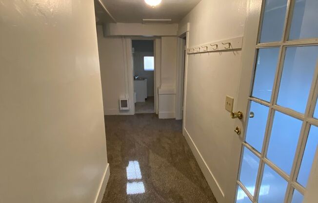 2 beds, 1 bath, 700 sqft, $1,025, Unit C