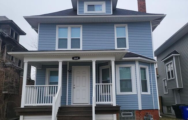 $1,700 - Spacious 3 Bedroom 2.5 bath in North End