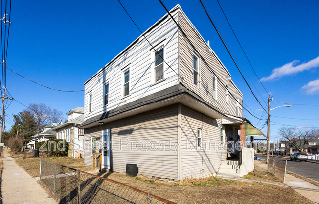 701 N WARWICK RD