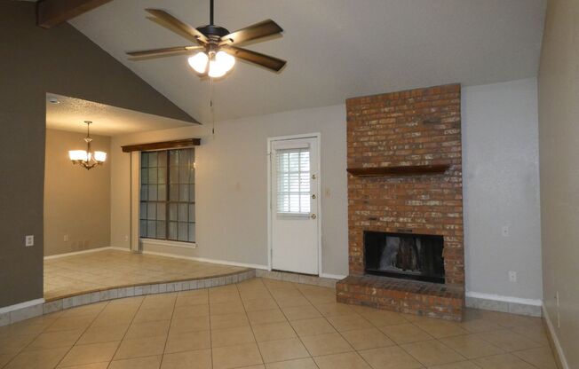 Clean & move in ready 3/2/1 duplex/townhouse in Saginaw! 325 Asbury Drive, Saginaw, TX 76179