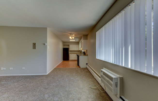 RENT SPECIALS! Spacious 2 bedroom close to Anschutz Medical School, SHOPPING and MORE!