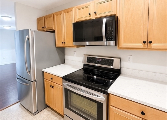2 beds, 1 bath, 980 sqft, $2,300, Unit 3402