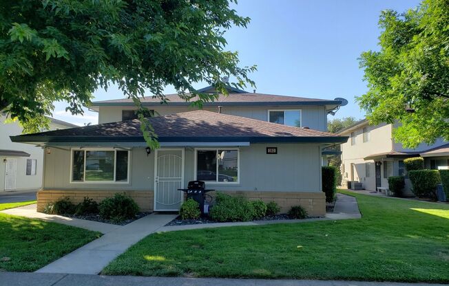 AVAILABLE NOVEMBER 1ST! Cute updated 2 bedroom Condo in Old Roseville! 263 Sharp Circle #3 Roseville, CA 95678