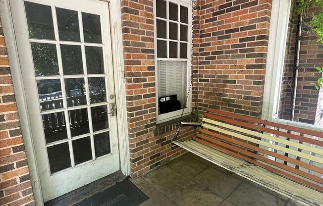 3 beds, 1 bath, $2,950