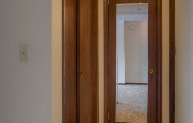 1 bed, 1 bath, 720 sqft, $910, Unit 24