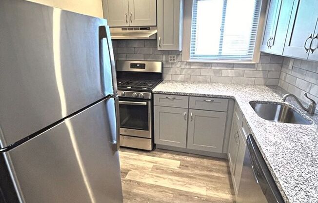 1 bed, 1 bath, 674 sqft, $1,900, Unit 102 D2