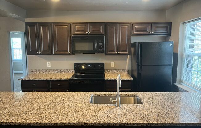 2 beds, 1 bath, 939 sqft, $1,250