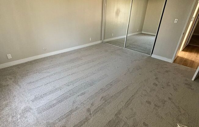 2 beds, 1 bath, 930 sqft, $2,600, Unit 076