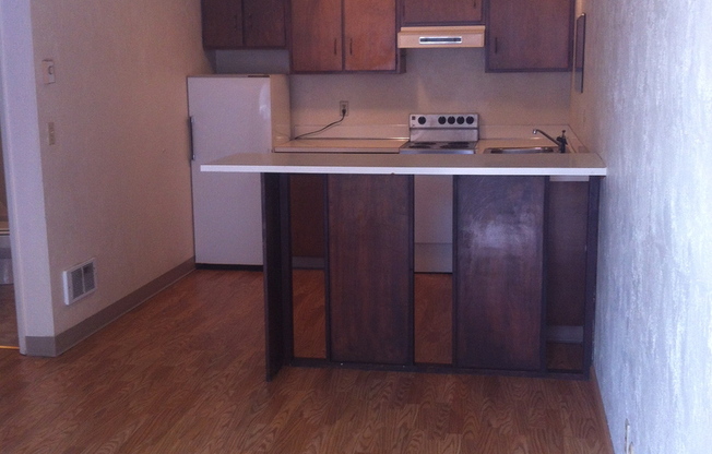 Studio, 1 bath, 500 sqft, $895, Unit 8