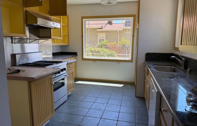 AMAZING APARTMENT DOWNTOWN LIVERMORE...COMPLETELY REMODELED WITH EVERY AMENITY