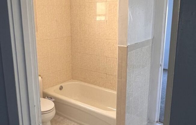 2 beds, 1 bath, $4,100