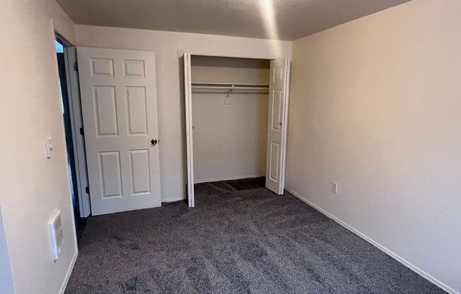 2 beds, 1 bath, 875 sqft, $1,350, Unit 127-40