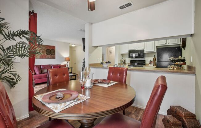 2 beds, 2 baths, 940 sqft, $1,925, Unit 260