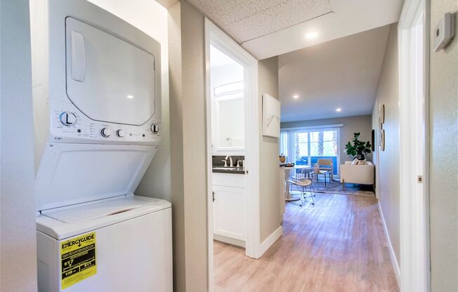 3 beds, 2.5 baths, 1,222 sqft, $3,295, Unit 34