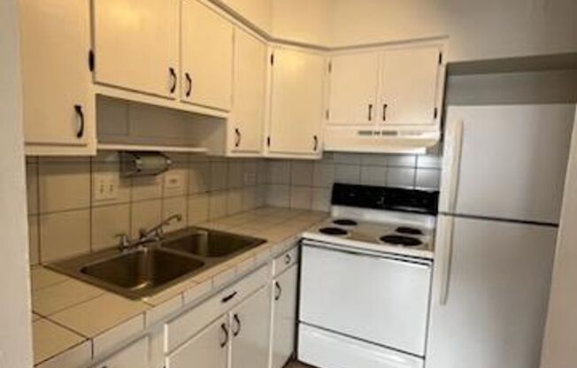 Elmhurst One Bedroom Apartment ~ Parking Included ~ Cats Welcome