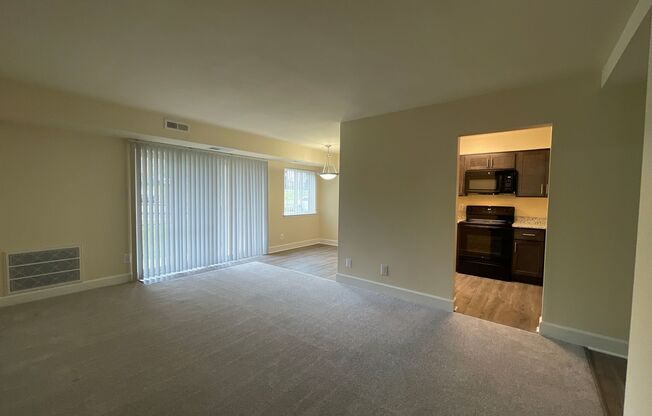 3 beds, 2 baths, 1,152 sqft, $2,350, Unit 14201 #104