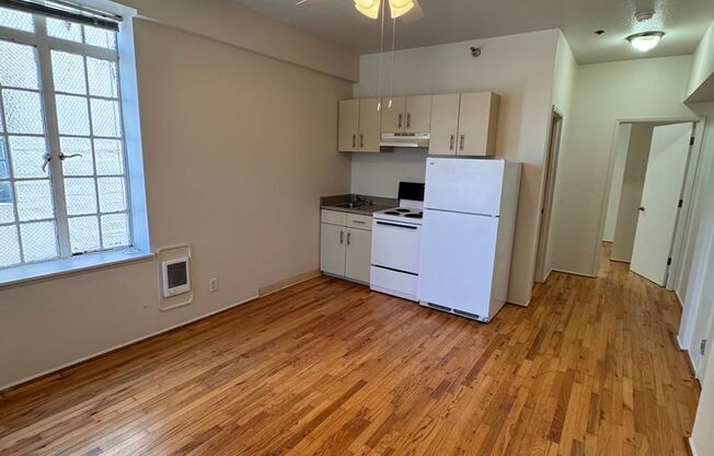 1 bed, 1 bath, 400 sqft, $975, Unit 302