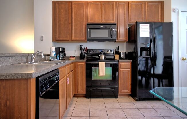 Gorgeous Fully Furnished Townhome Close to Disney Available Now!!