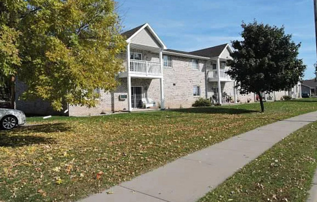 2 beds, 1 bath, $1,100, Unit Apt 2