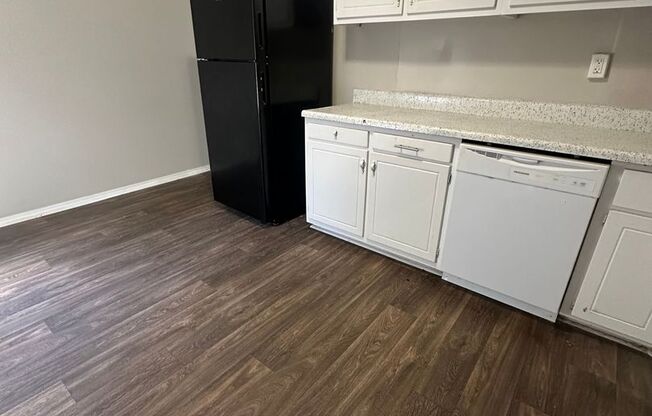 2 beds, 1 bath, 725 sqft, $949, Unit 807-29TH R