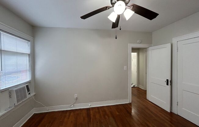 2 beds, 1 bath, $1,295, Unit B3601