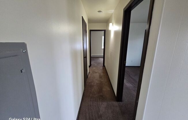 2 beds, 1 bath, $1,350, Unit 2